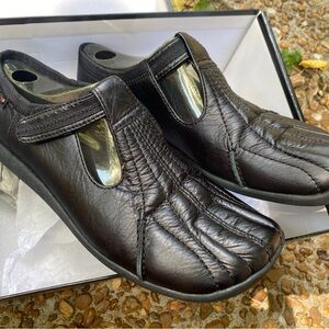 Vintage Diesel Women's Black Leather Loafers